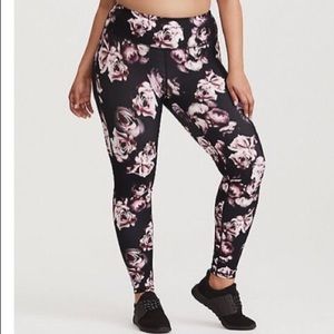 TORRID BLACK FLORAL ACTIVE LEGGING